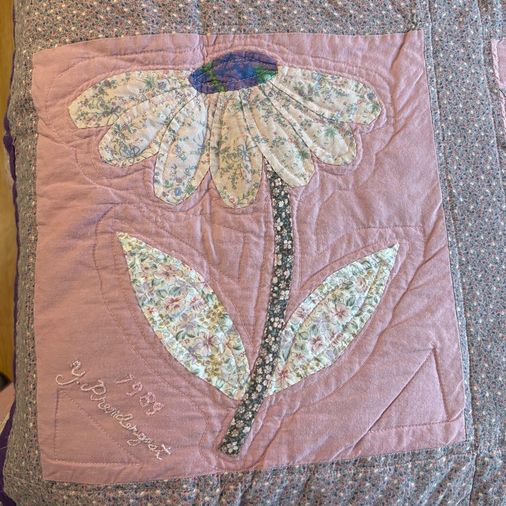 Dated 1989 SAMPLER Cotton PATCHWORK QUILT  - 86”x 100” Pink - Picture 2 of 16